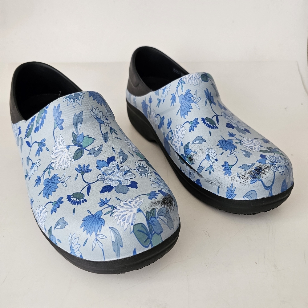 Crocs Nursing Clogs Blue Floral Medical US 10 Shoes